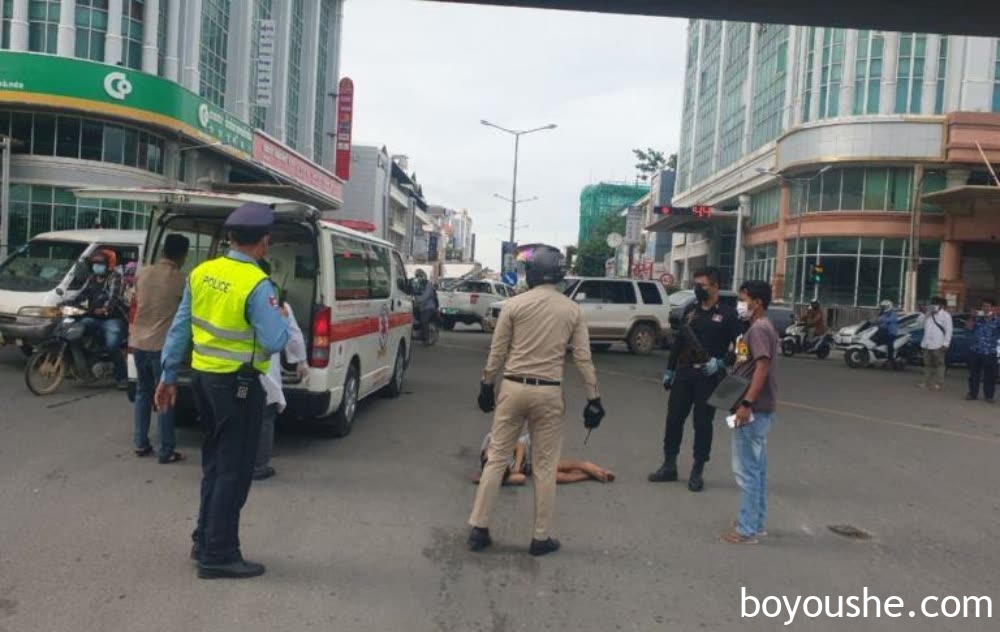 柬埔寨男子闹市跳桥自杀，致交通短时间瘫痪