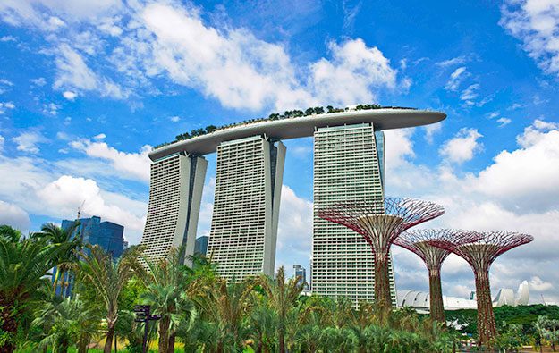 Marina Bay Sands to hire up to 2,000 workers: firm