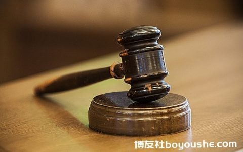 法庭批准撤销90项洗钱控罪　律师获释